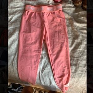 Little Girls Nike bubble gum pink athletic leggings!